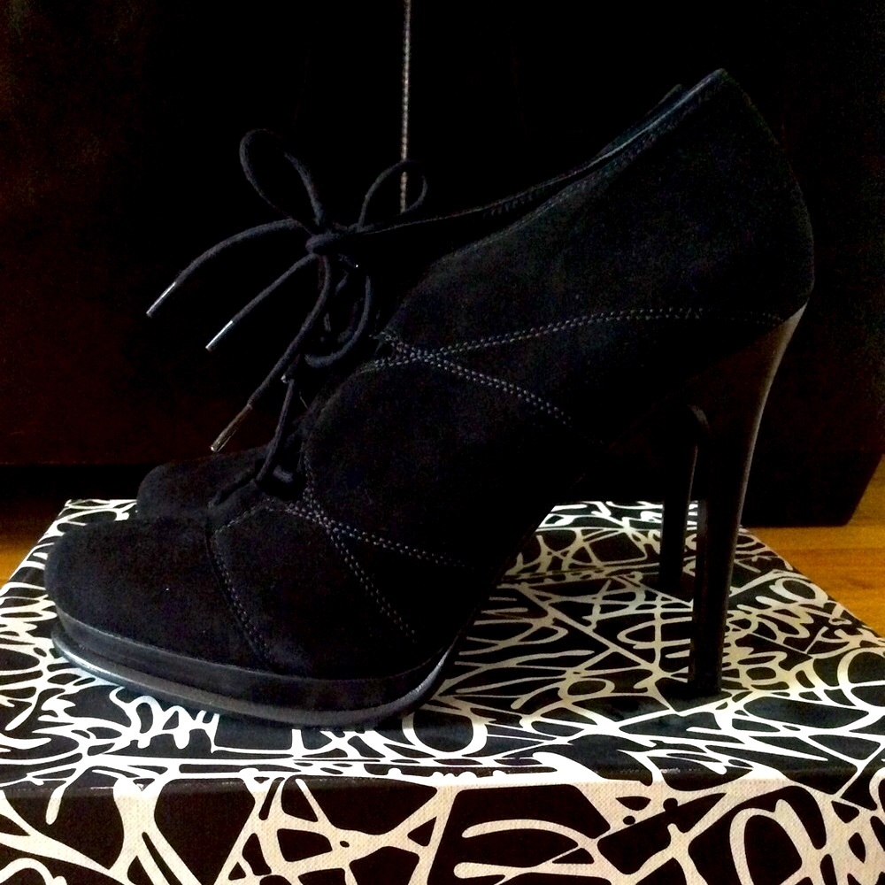 🔥 Diane von Furstenberg (DVF) Guardian Black Nubuck Heels ✨
